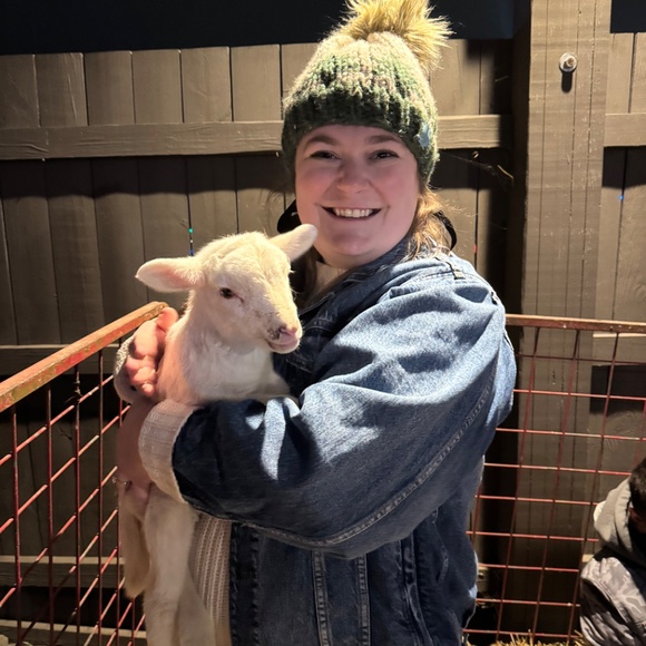 Meet your Posher, Hannah - Picture 4 of 4